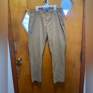 Old Navy Althetic Athletic Ultimate Tech Built-In Flex Chino Pants for Men